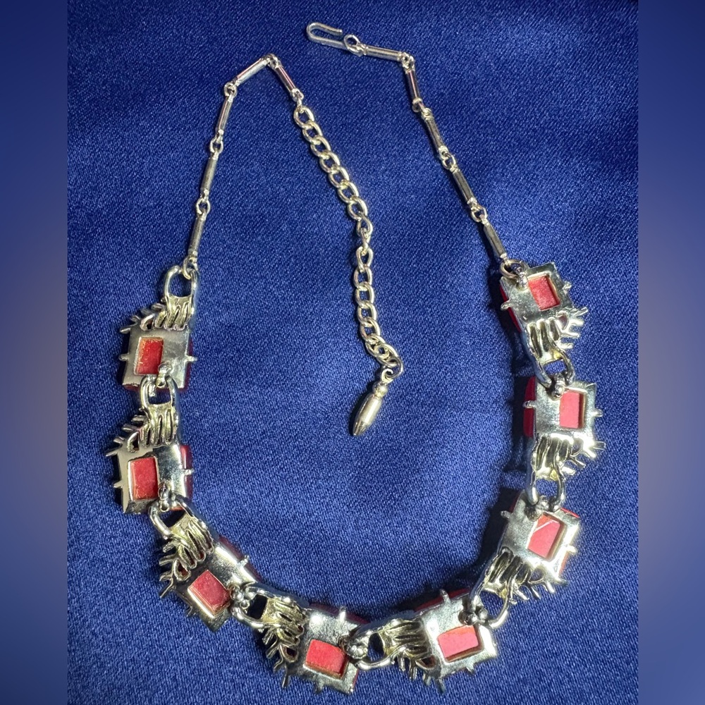 Necklace Vintage Signed Coro, Red and Gold-tone Thermoset Choker - Picture 5 of 8